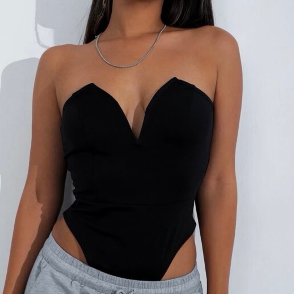 Strapless body suit